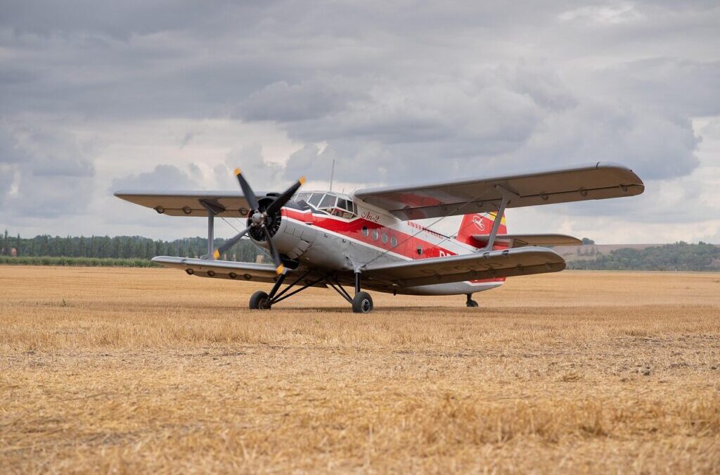 Famous Landings: Touchdown! Amazing Landings From Around The World TL;DR…