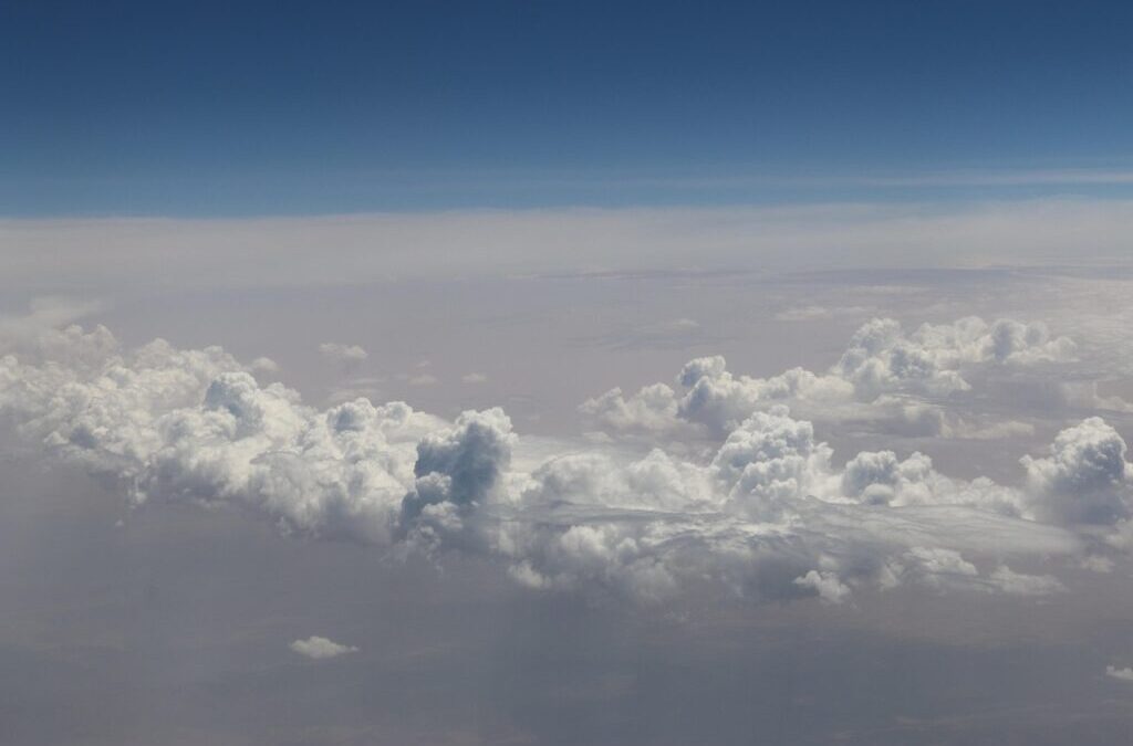 Historic Flights / Soaring Through History: Amazing Flights That Changed…